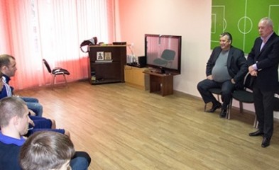 новость Нового главного тренера «Факела» Александра Корешкова официально представили команде