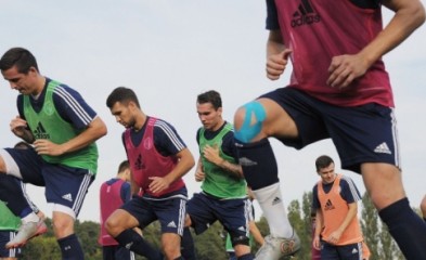 новость Перед отъездом футболисты провели двустороннюю игру