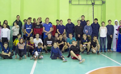 новость Игроки «Факела» посетили детский дом