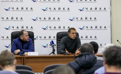 новость Гендиректор «Факела» и главный тренер первой команды пообщались с болельщиками